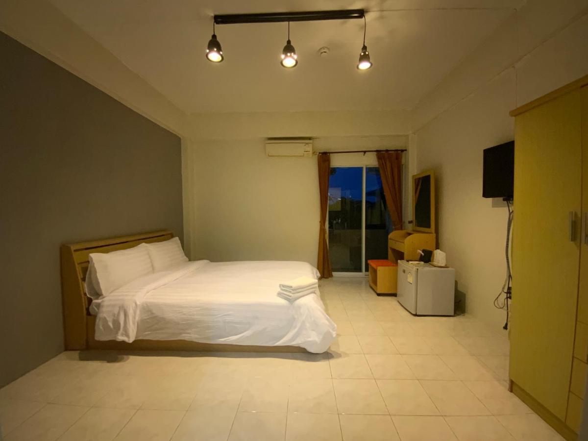 Uh Hostel Bangsaen Buitenkant foto