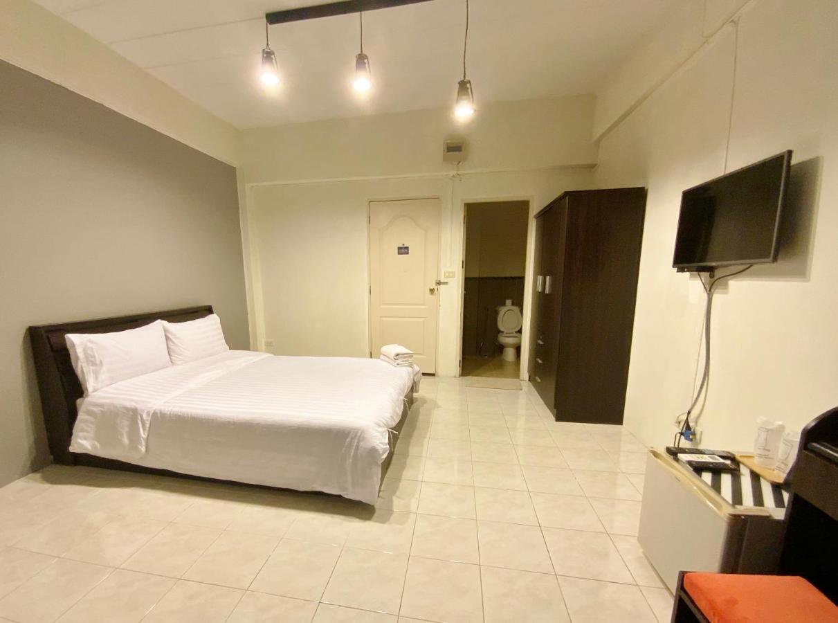 Uh Hostel Bangsaen Buitenkant foto
