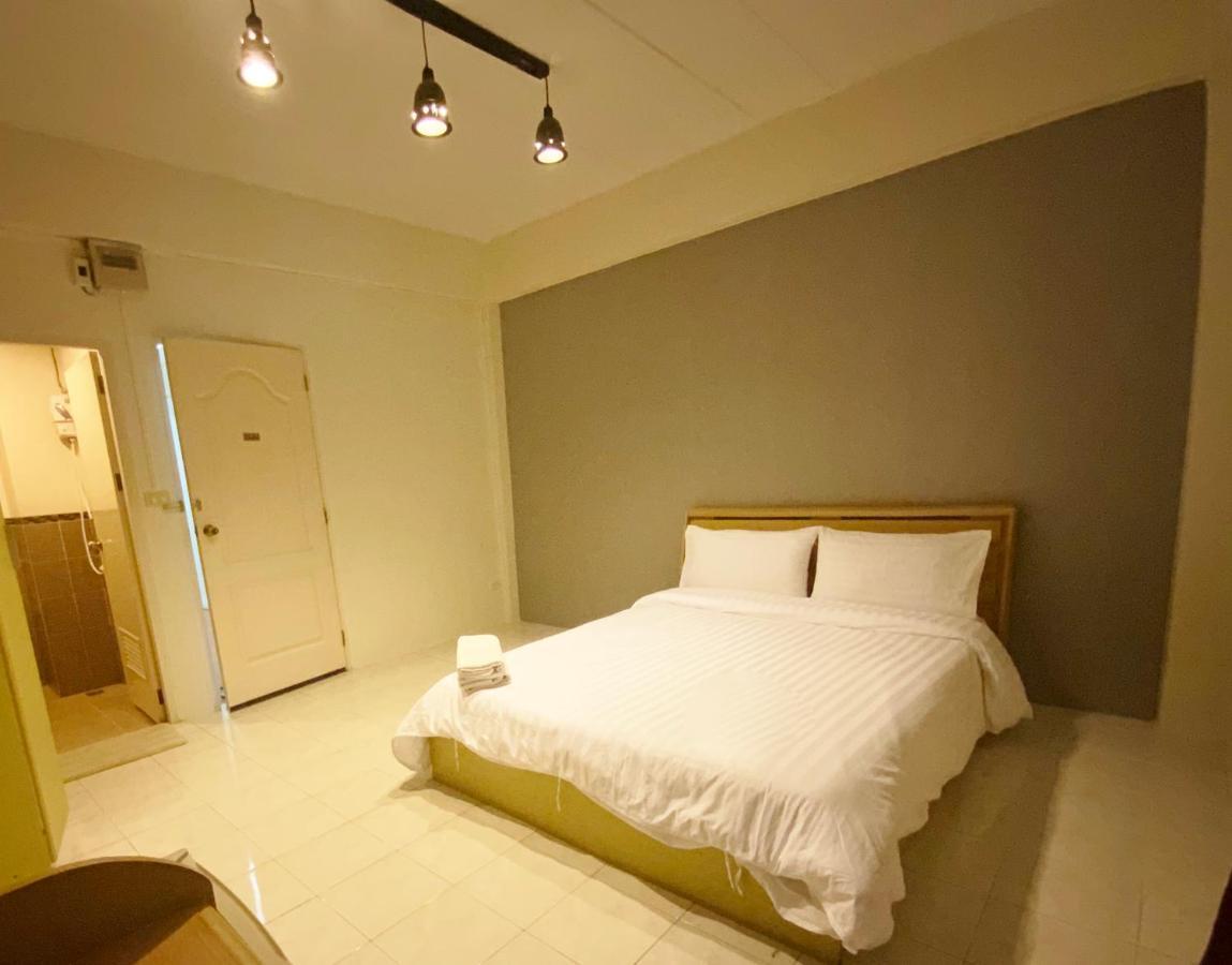 Uh Hostel Bangsaen Buitenkant foto